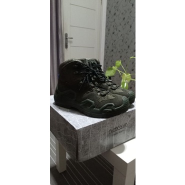 sepatu gunung lowa tactical