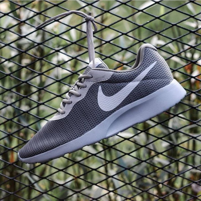 nike tanjun grey trainers