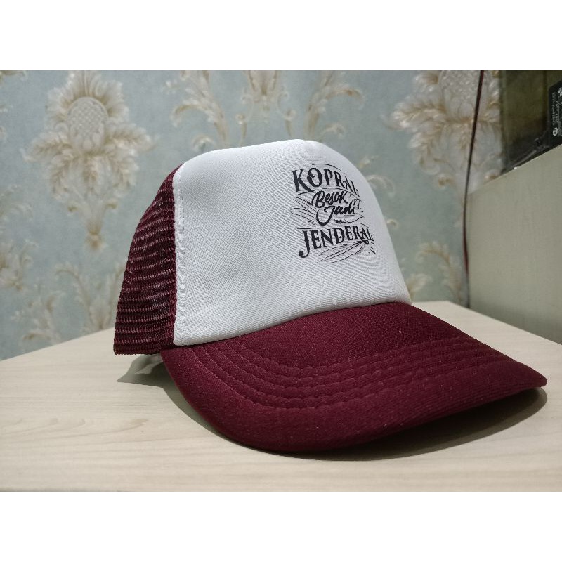 topi kopral merchandise Kicaumania + bonus gantungan kunci kopral