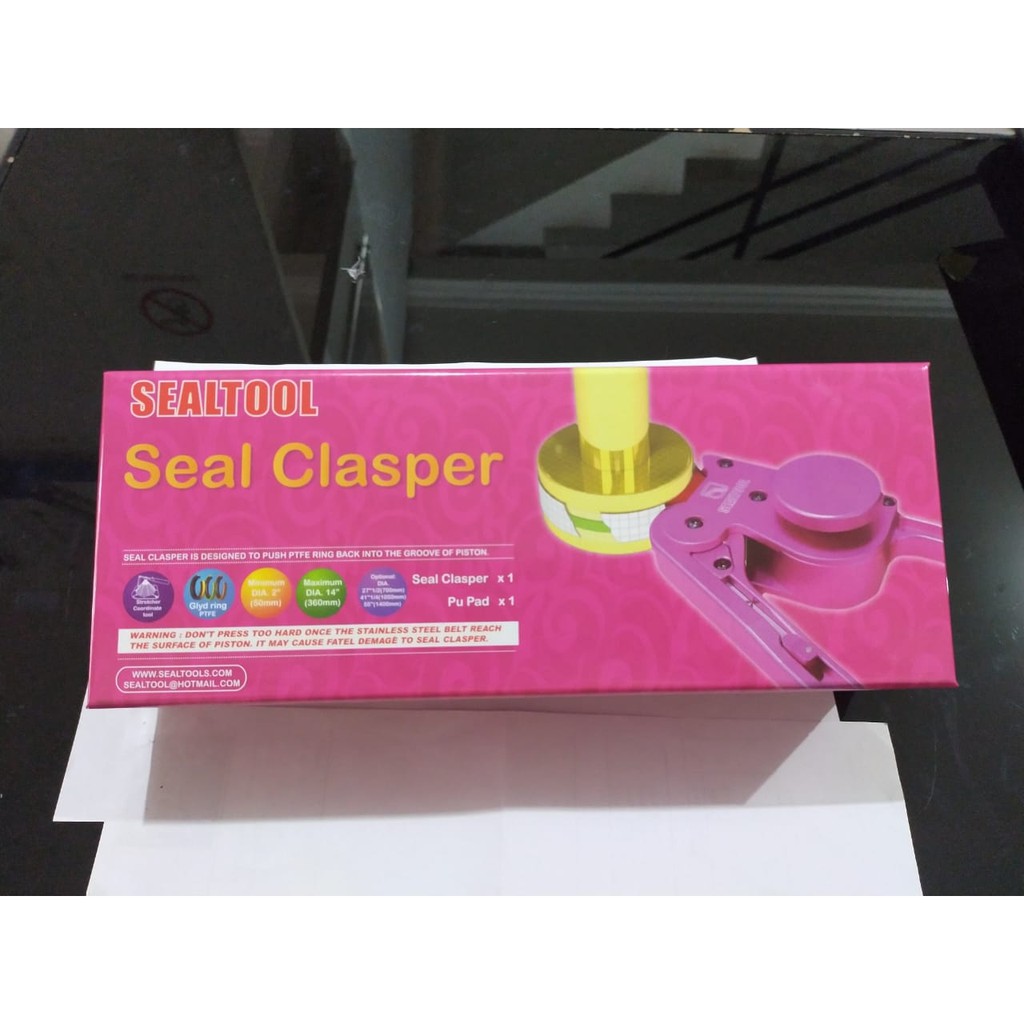 

Seal Clasper