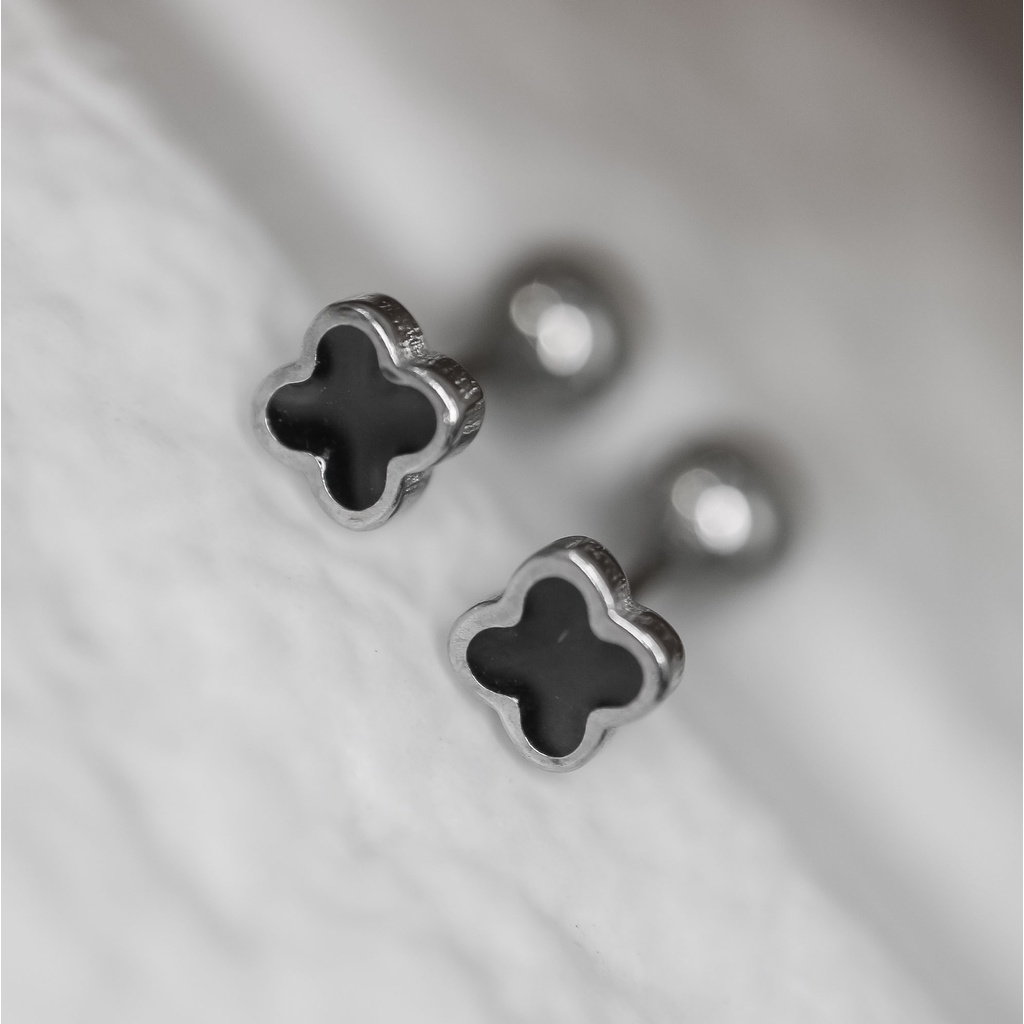 Anting baut clover titanium korea anti karat