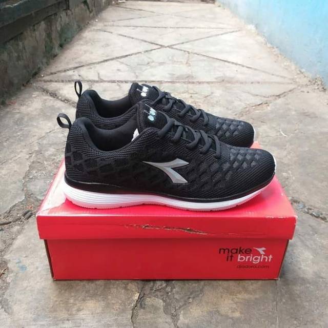 SEPATU RUNNING DIADORA GENOMA BLACK, ORIGINAL