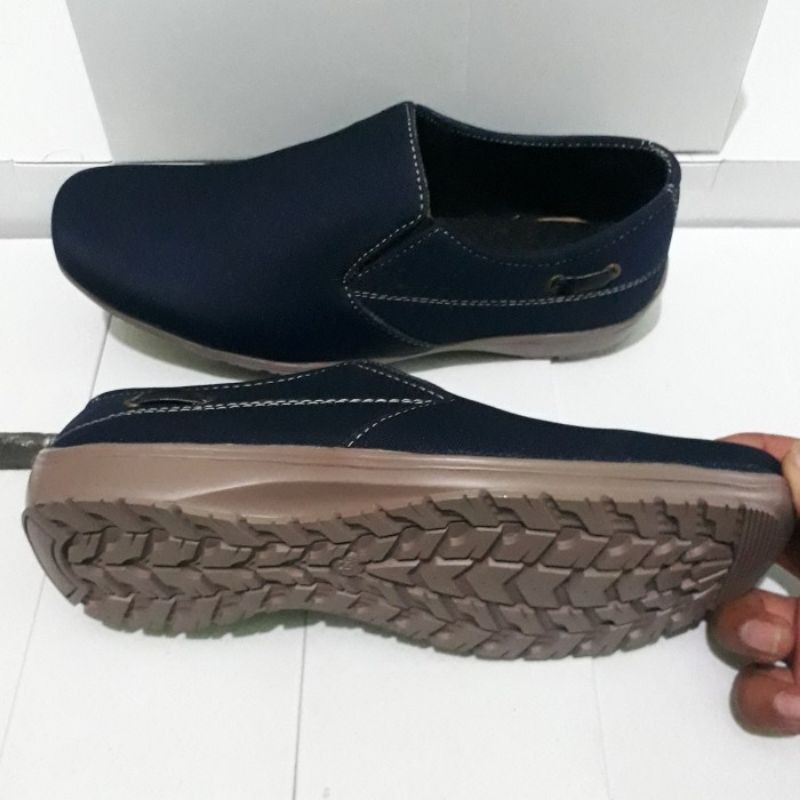 sepatu pria kickers,sepatu pria slip on.sepatu pria slip on murah