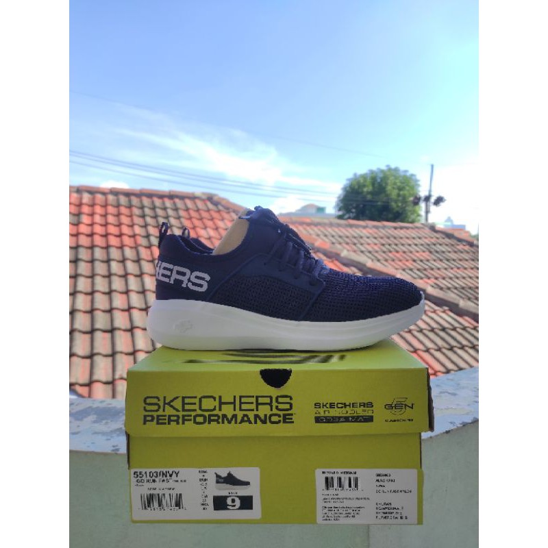 (BNIB) Skechers Go Run Fast - Valor