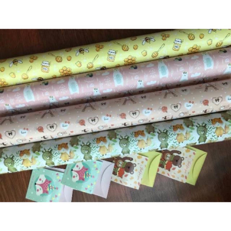 

bungkus kertas kado dan kartu ucapan