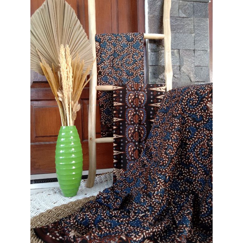 Sarung batik tradisional LAR GURDA