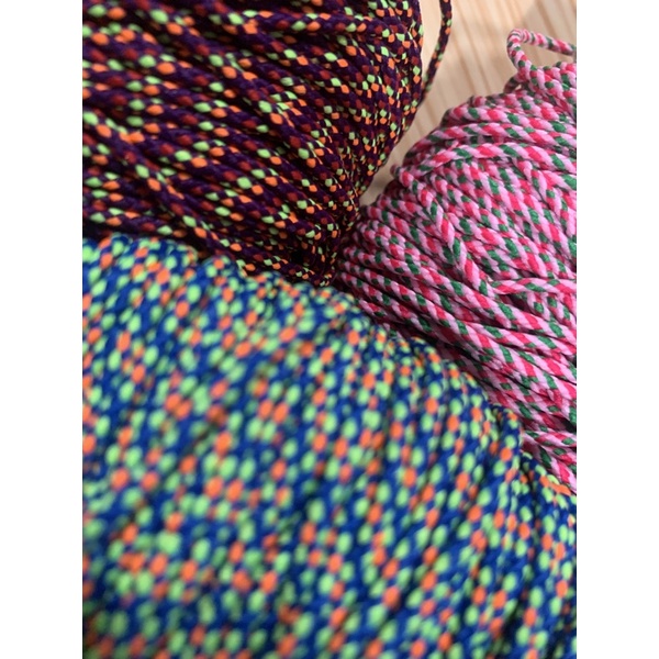 

TALI PERUSIK 2mm CORAK BINTIK PATTERN