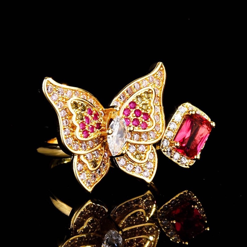 Cincin Lapis Emas Desain Kupu-Kupu Ruby Aksen Berlian Penuh