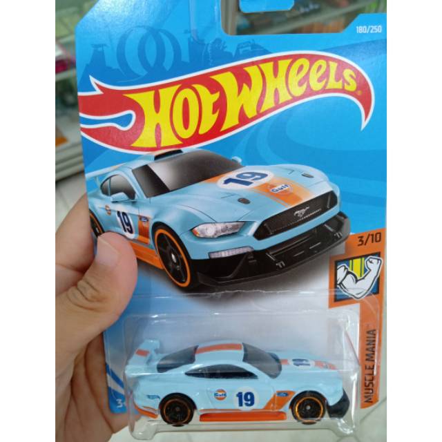 Hot Wheels / Custom 18 Ford Mustang GT
