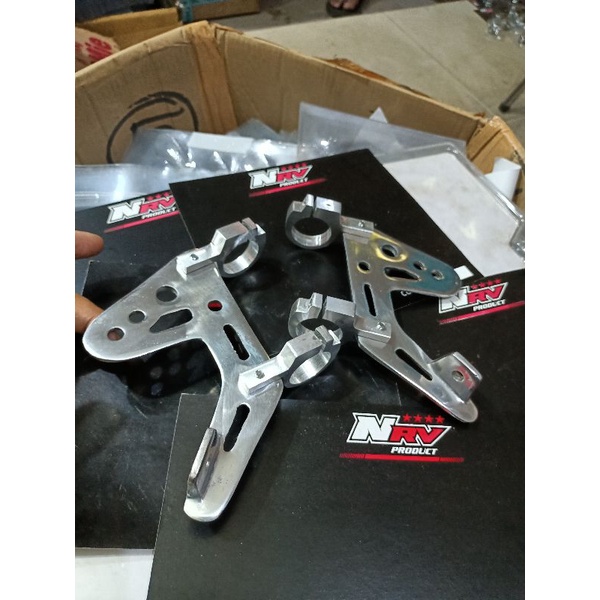 breket kupingan lampu depan Yamaha RX king 1set /kupingan lampu depan Yamaha RX king/kupingan lampu depan Yamaha RX king