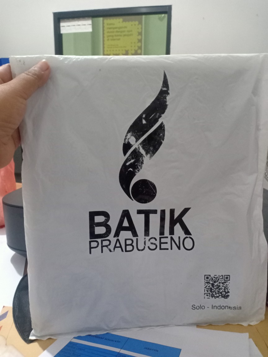 Murai Batu Kemeja Batik Pria Lengan Panjang Slimfit Katun Printing Hem Baju Atasan Kantor Modern