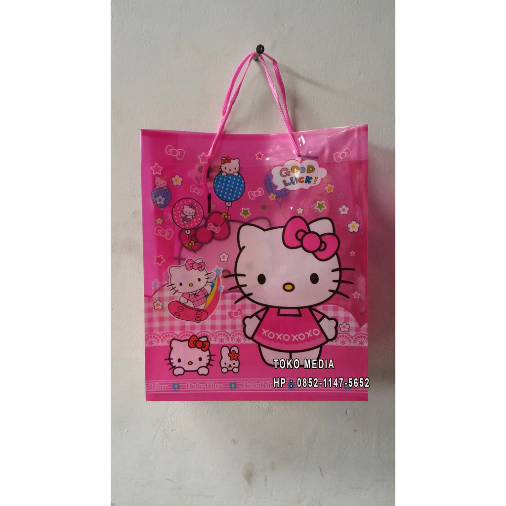 

Tas Tenteng Plastik Goodie Bag Souvenir Ulang Tahun 28x6X23 HELLO KITT