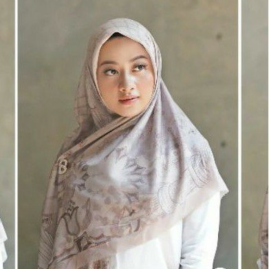 Buttonscarves Medina XL Latte (Preloved)