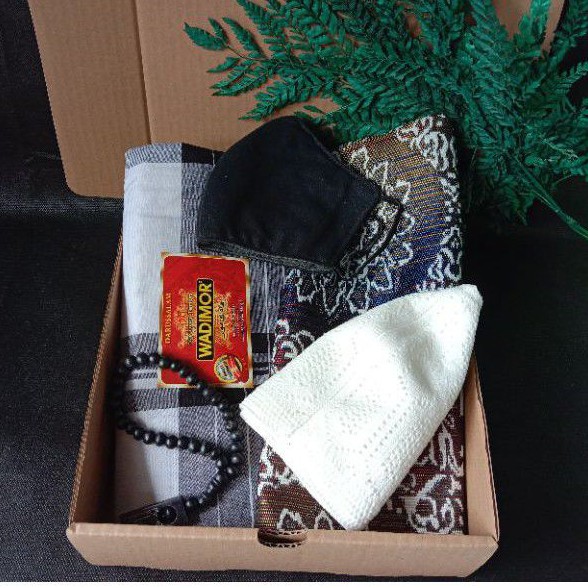 

Hampers cowok gift jumatan Hampers sajadah