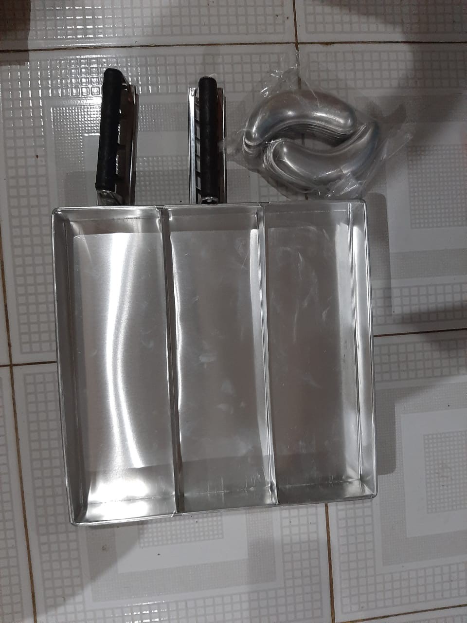 Loyang Brownies Sekat Uk.30x10x4cm Jarak 5x5 (12 Hole)