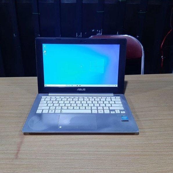 Netbook Asus X201E intel Celeron Ram 4gb hdd 320gb oke normal bergaransi