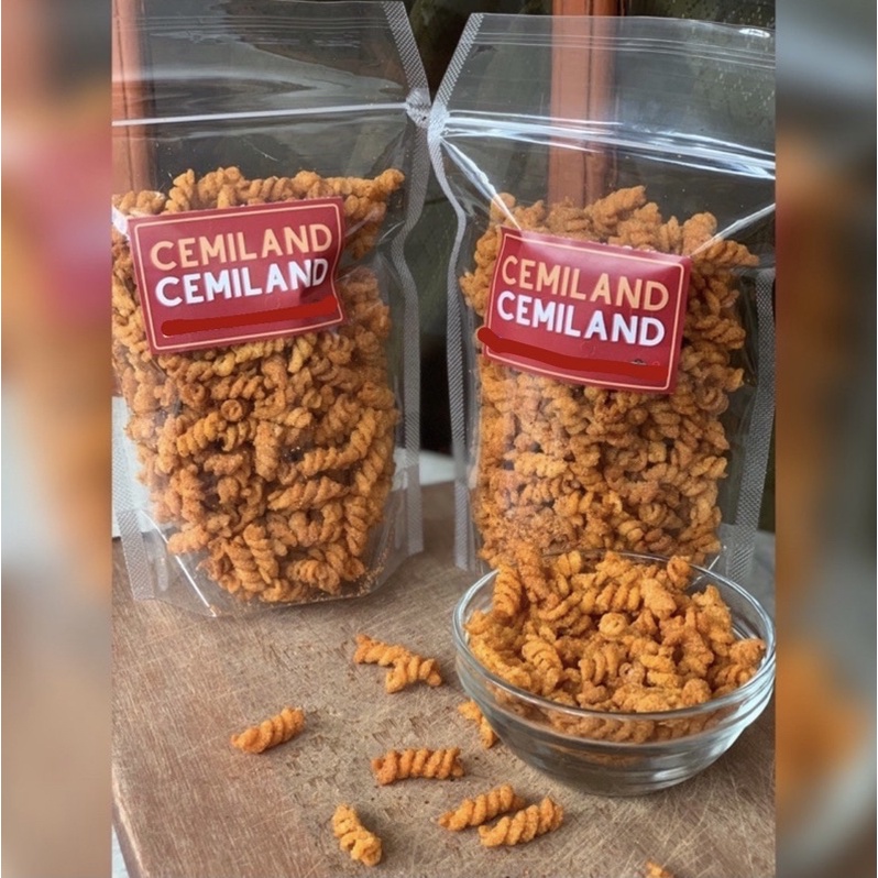

Makaroni Pedas / Makaroni Spiral PEDAS / Gandum Spiral Pedas / Cemilan Murah (DUMAL) 250 gram