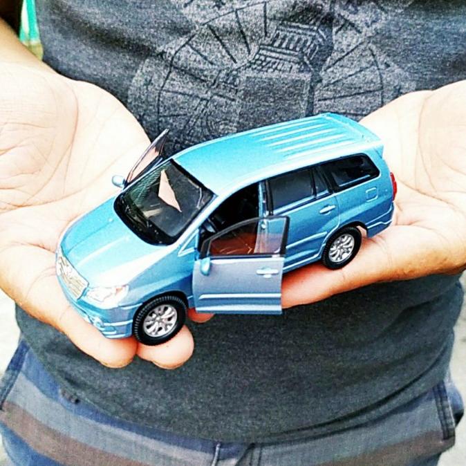 Miniatur Diecast Mobil Kijang Innova 2014 Barong Abu Abu Grey