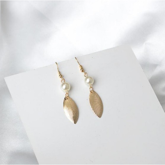 1 Pasang Anting Fashion Korea Model Hooks Daun - E9G