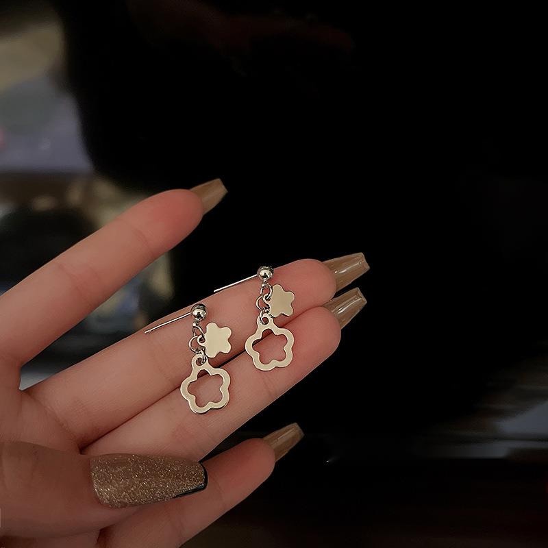 Anting Tusuk Motif Bunga Hollow Simple Untuk Wanita