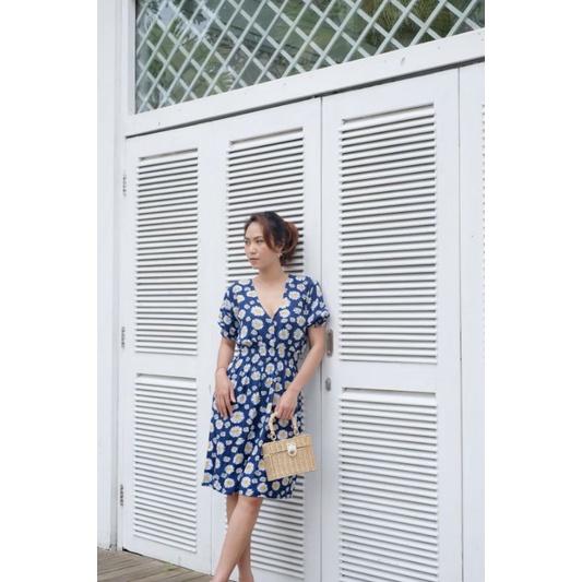 Dress V-Neck Midi Korea Model intan pradymta | Dress A Line Print Daisy Lengan Puff