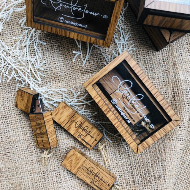 Flashdisk Kayu 16GB Kotak kayu Sliding Box Custom Design Flashdisk Kayu 16GB Kotak kayu Sliding Box Custom Design