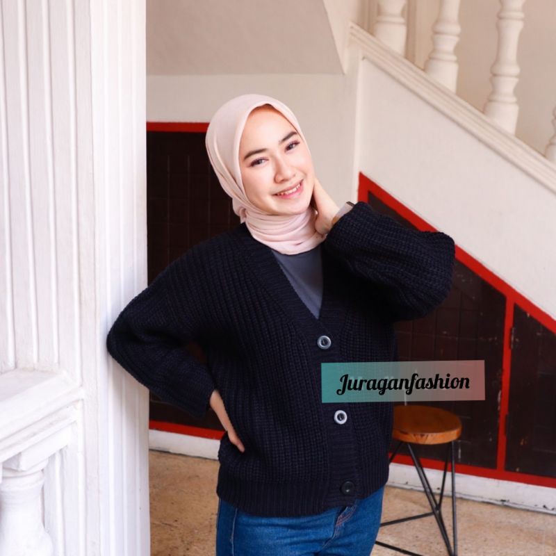 CARDIGAN CROP NACARA RAJUT-Hitam