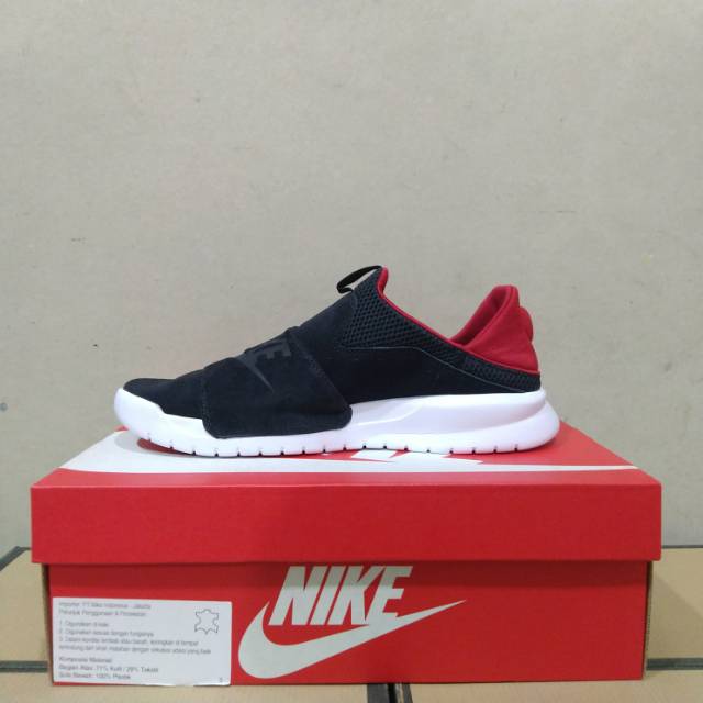 nike benassi slip sneaker