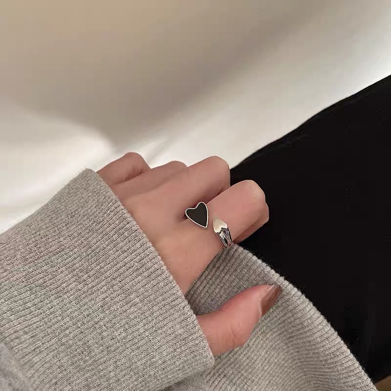 YEEZII Set Cincin Model Terbuka Dapat Disesuaikan Bentuk Hati Warna Hitam Gaya Retro Untuk Wanita