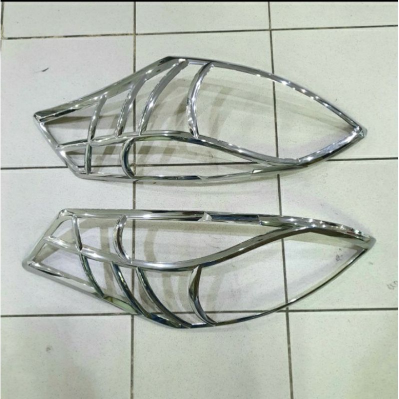 garnish lampu chrome lampu depan Ertiga lama 2013-2017
