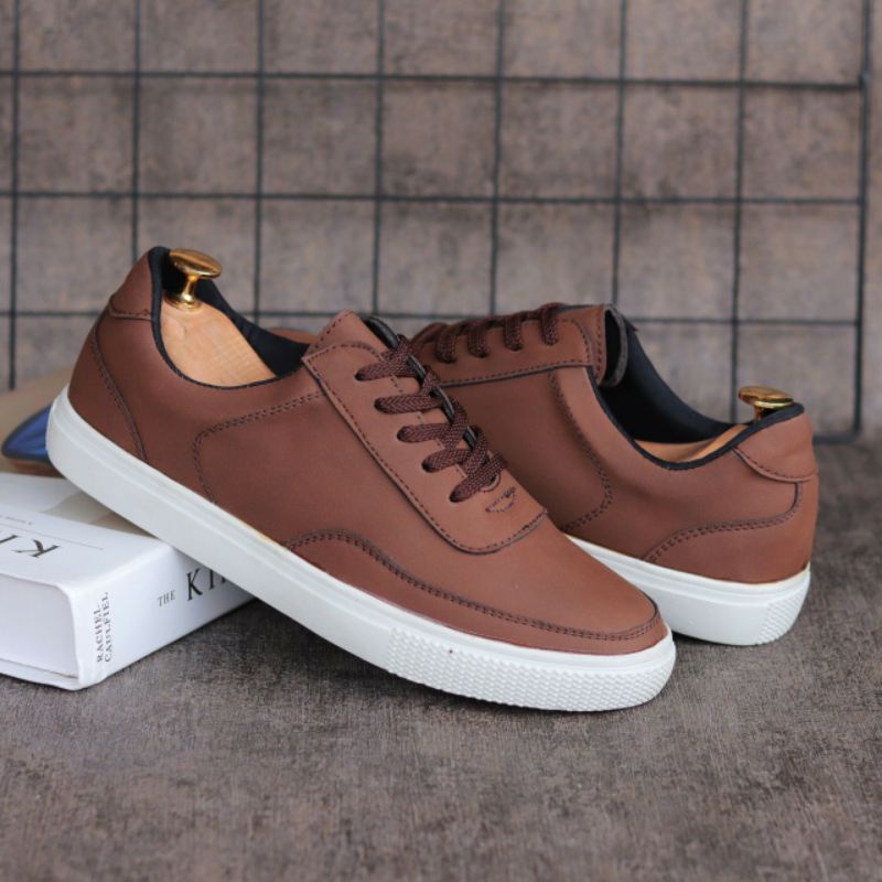 Sepatu Casual Pria Sneakers Kulit PU Polos Hitam Kets Santai Kasual Kerja Original Trendi