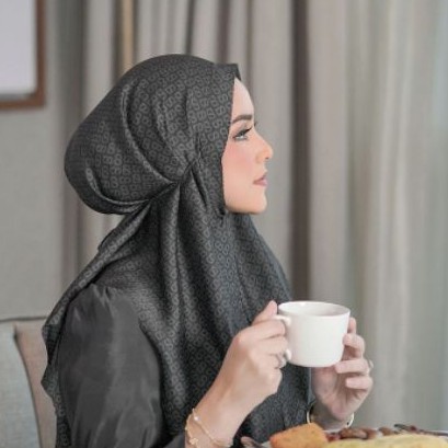 Buttonscarves The Tapis Slip On Ready Black