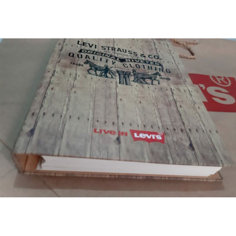 

Notebook Levis + Paperbag Original