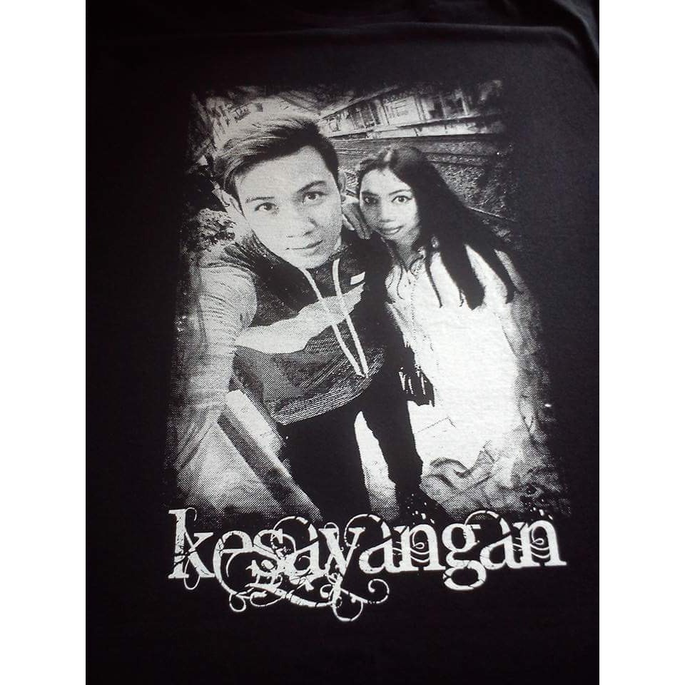 Kaos Sablon Foto Grayscale