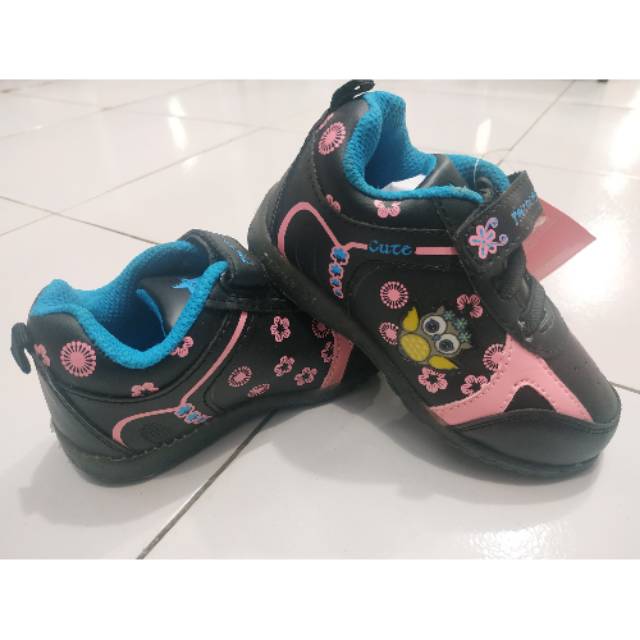 Sepatu anak sekolah Trekkers