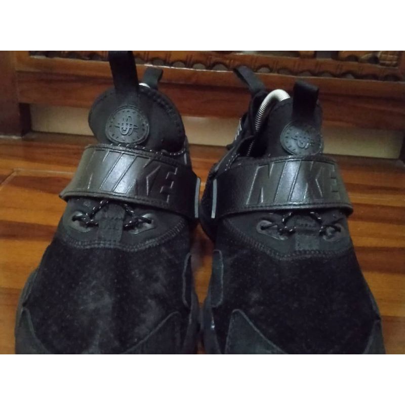 Sepatu secondbrand/pl/trifting Nike Huarace Full Black sz 42