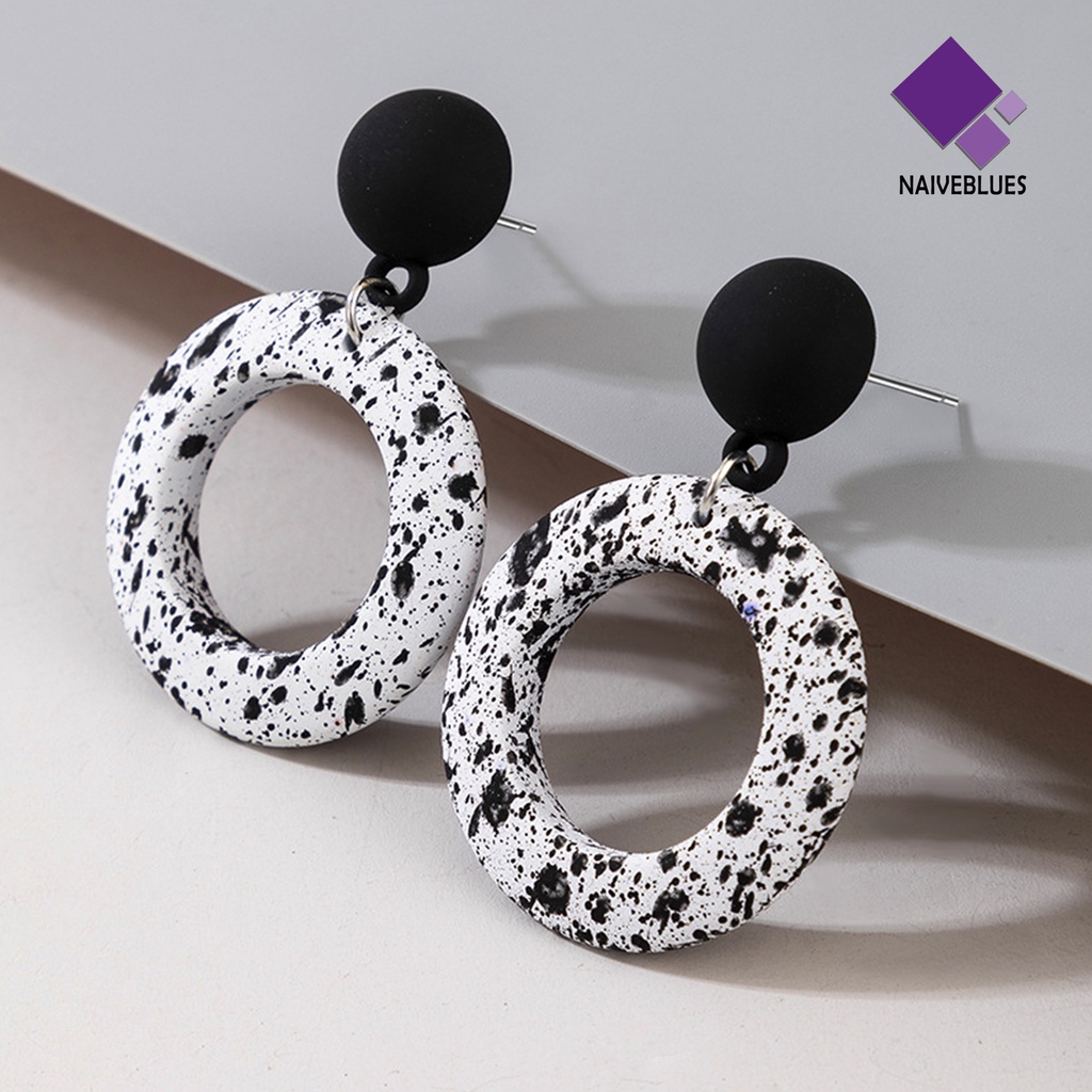 Anting Stud Model Gantung Bentuk Bulat Warna Hitam Putih Untuk Aksesoris