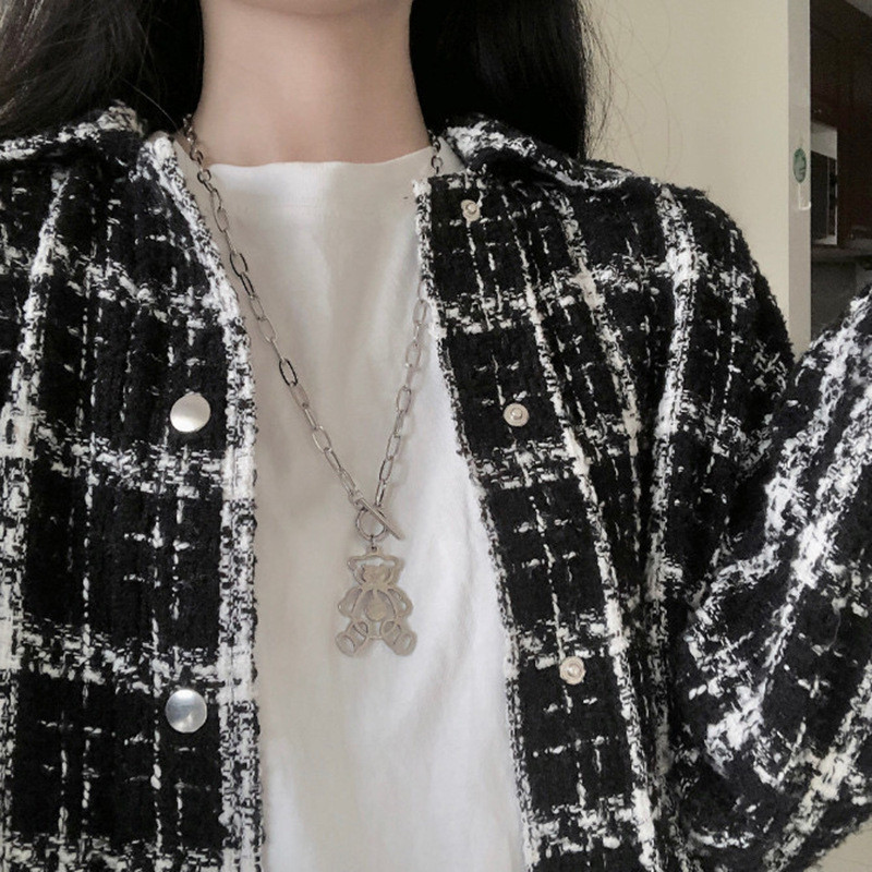 Kalung Rantai Panjang Liontin Beruang Hollow Gaya Retro Hip Hop Untuk Pasangan