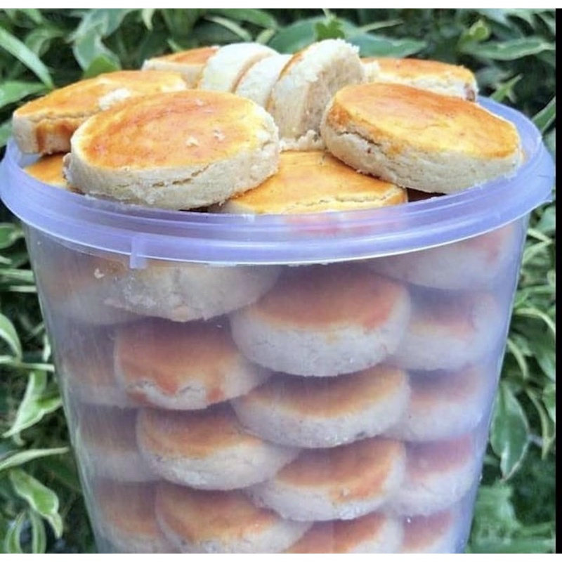 

Kue kacang toples