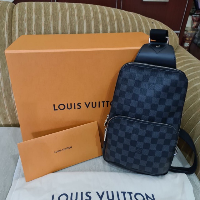 LV avenue sac sling bag graphite