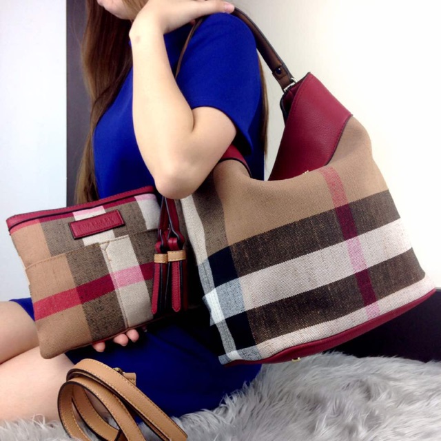 TAS BURBERRY Brighton Classic Hobo Bag Spring Summer 2 in 1 Material Canvas Combination Clemence 353