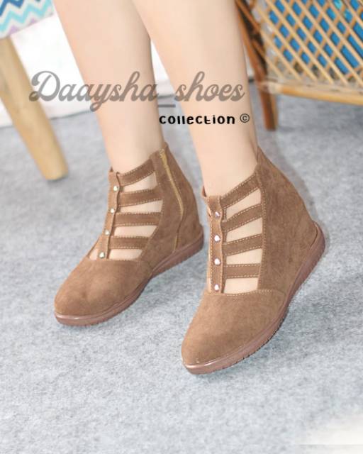 Sepatu boots wedges bkr 21