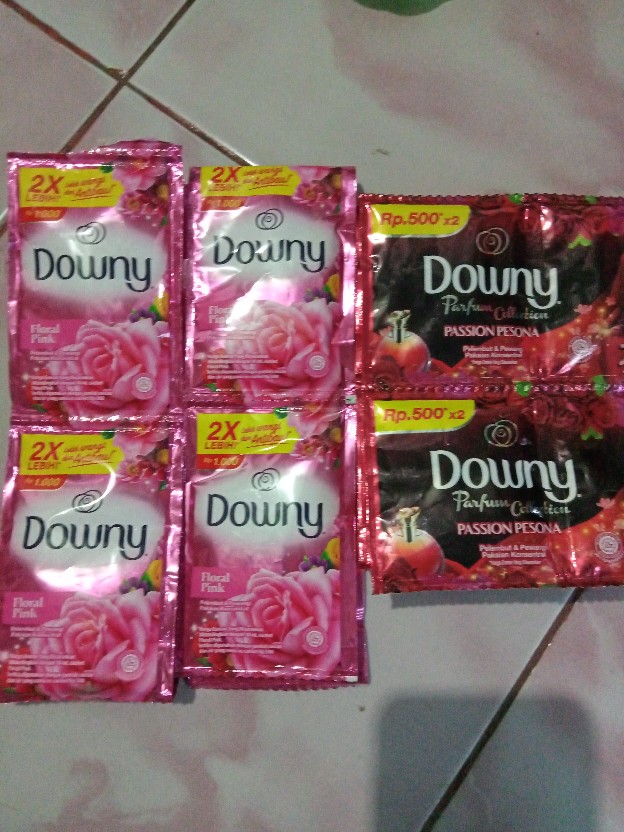 Downy Perfume Collection Pelembut Dan Pewangi Pakaian Sachet