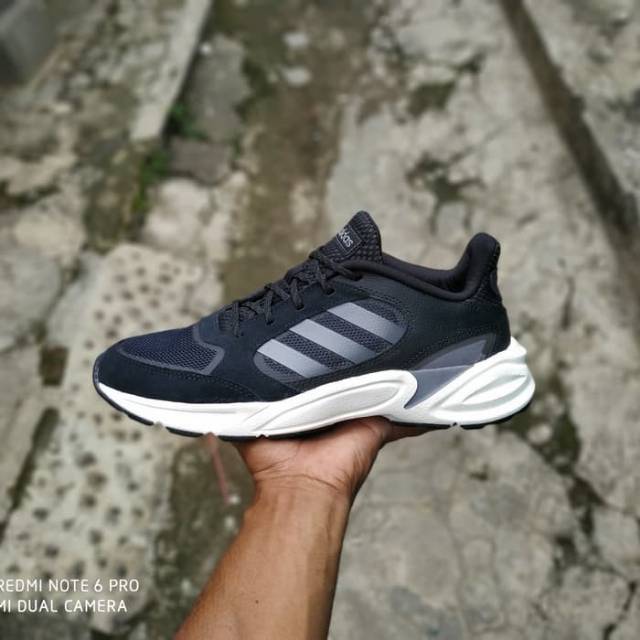 Sepatu running adidas murah 90s valasion black white original replace box