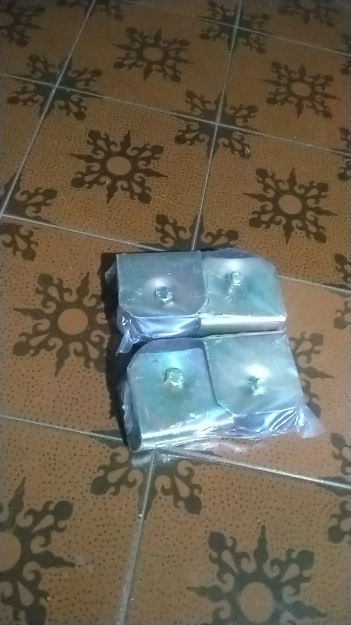 Roda Pintu Gerbang  8 Cm Besi Cor Behel/siku