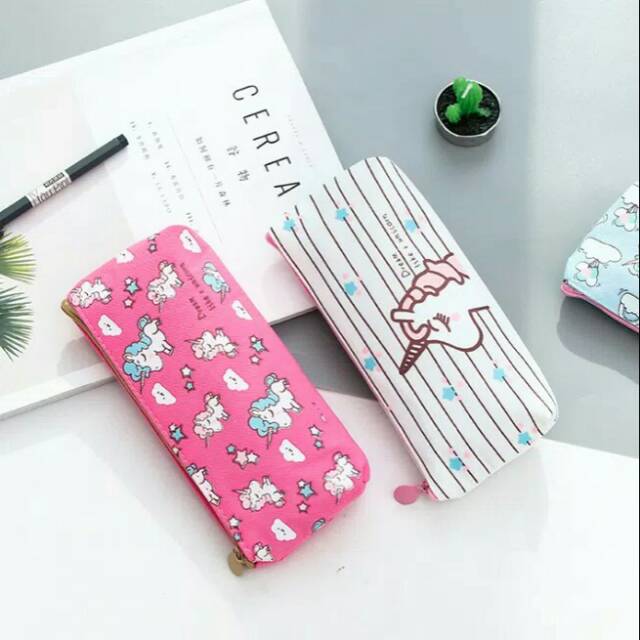 

Tempat Pensil Kanvas Dream Like A Unicorn