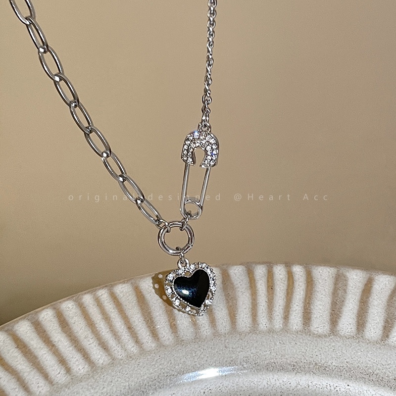 AY(CN) Y2k Kalung Rantai Silver Liontin Hati Hias Kristal Hitam Untuk Wanita