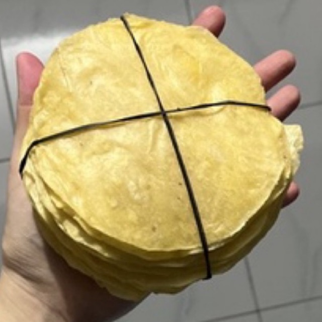 

Opak Singkong Orginal Mentah / Opak Ubi Kayu / / Opak 16 Opak Singkong per 1 ikat +- 20pcs