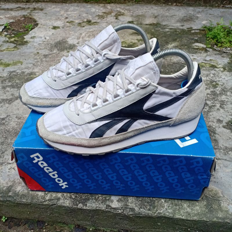 SEPATU REEBOK AZTEC BLACK WHITE (second)