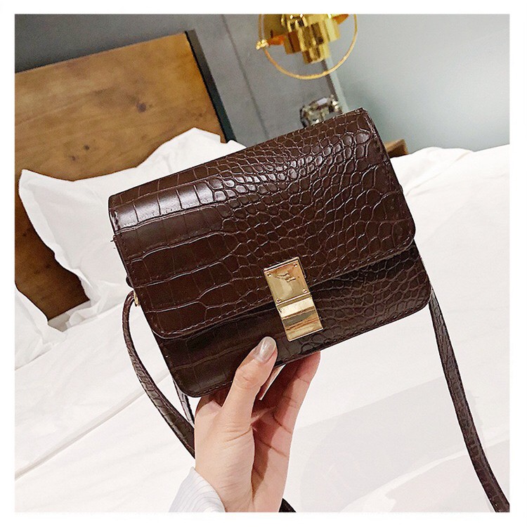 More584 Vivian Woman Slingbag Brown / Tas selempang dan bahu Wanita PU Croco Import Simple Klasik